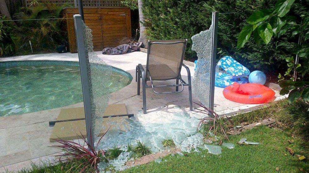glass pool fence shatters